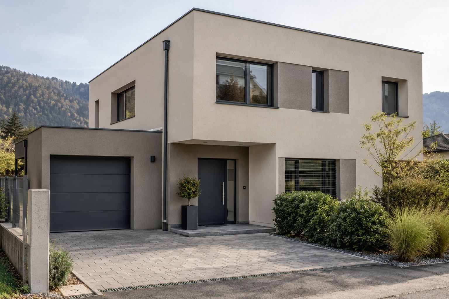 Modernes Haus mit Fassade in Taupe und Grau